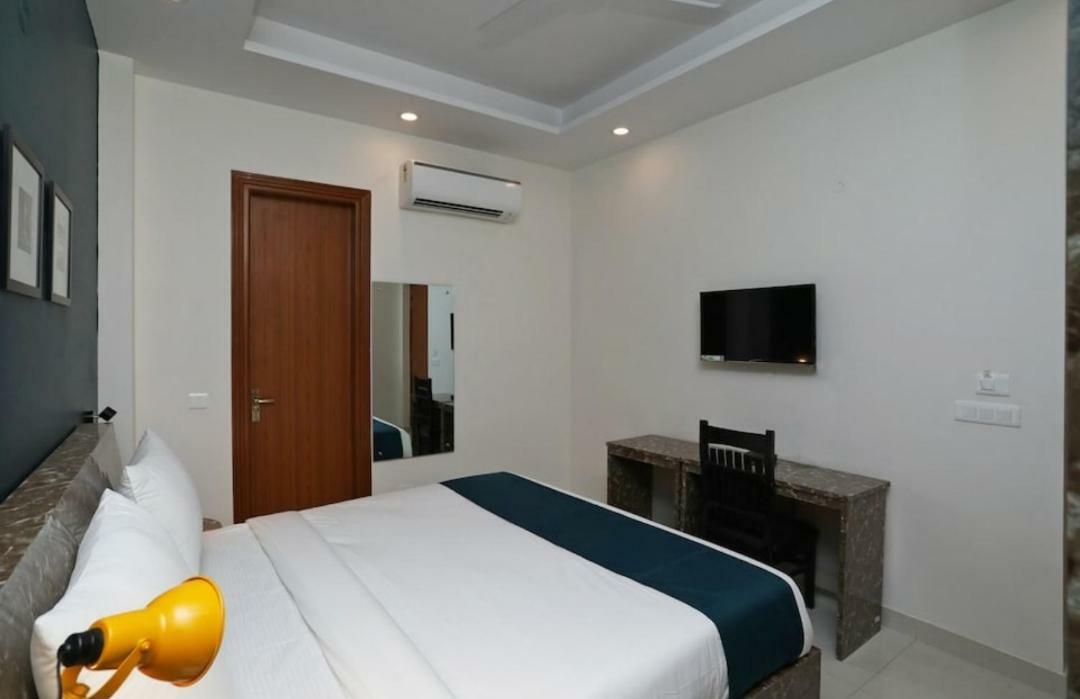 Hotel Galaxy Inn Gurgaon Esterno foto