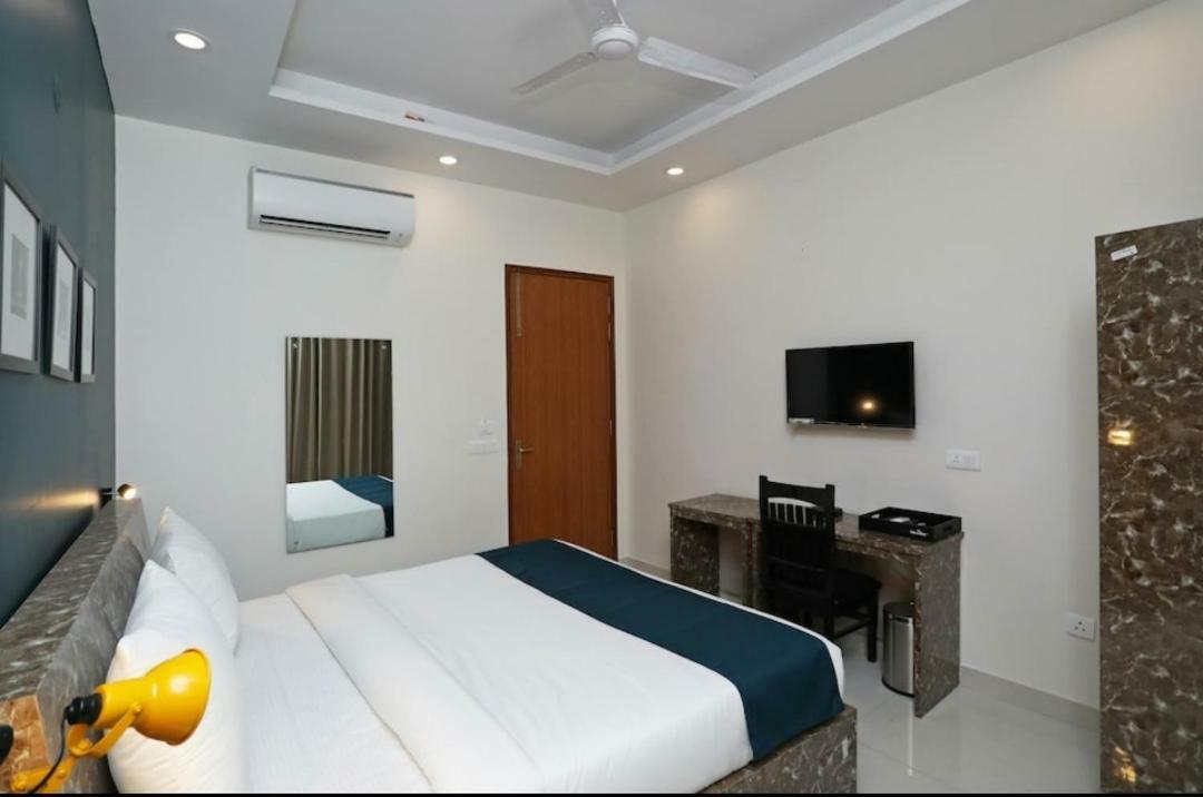 Hotel Galaxy Inn Gurgaon Esterno foto