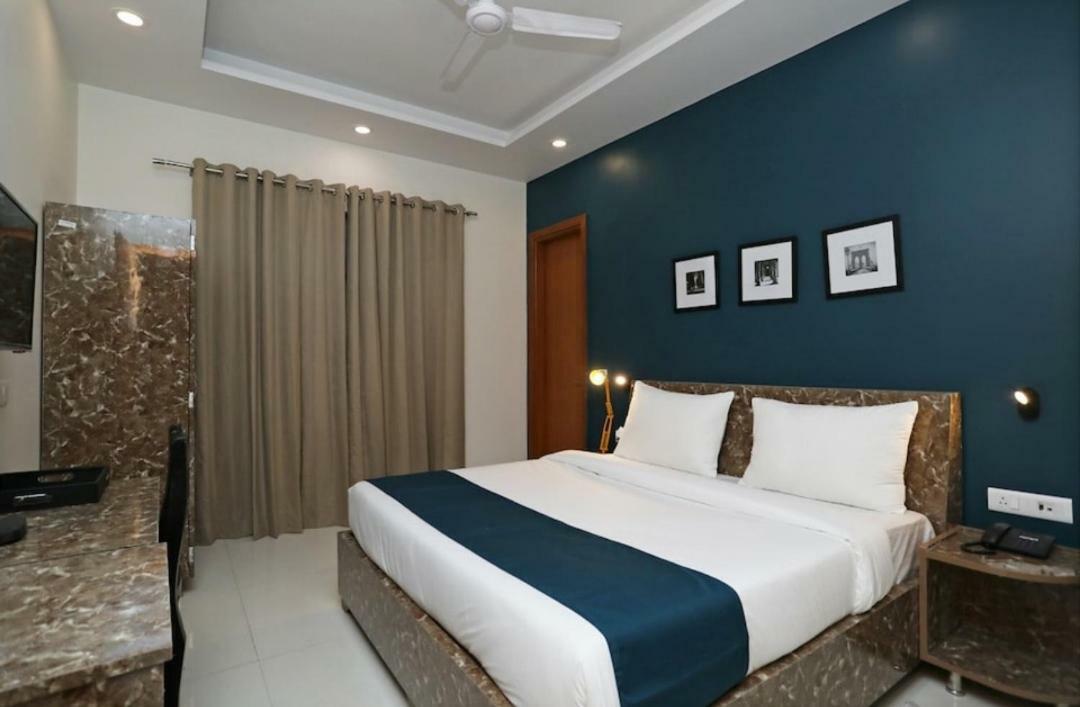Hotel Galaxy Inn Gurgaon Esterno foto